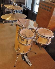 Dimavery Cocktail drum set.