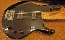 MusicMan Silhouette Bass incl gigbag..