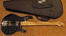 MusicMan Silhouette Bass incl gigbag..