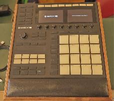 Native Instruments Maschine MkIII incl Maschine Jam Luxe Desk Stand